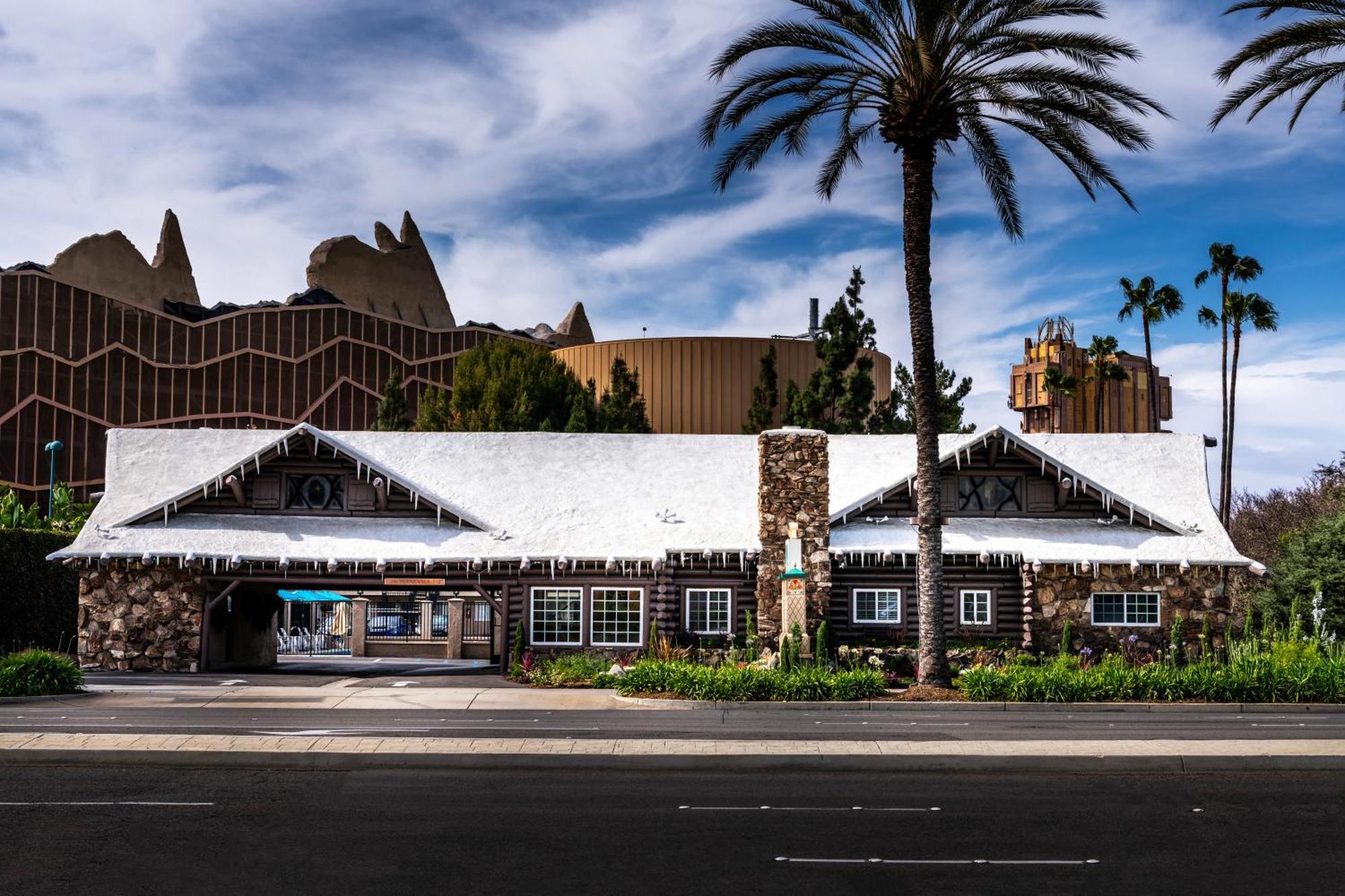 Hotel Alpine Near Convention Center And The Park